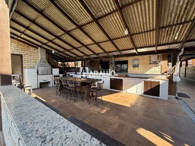 Casa 3 quartos e 1 banheiro, para alugar, no bairro São Roque em Itajaí