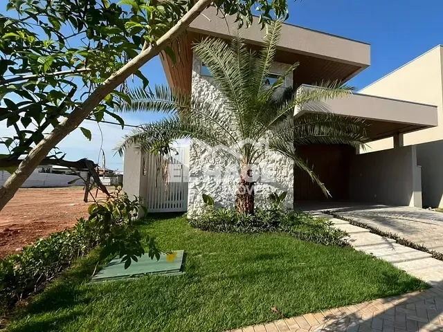 Casa com 300m² 3 quartos e 4 banheiros, à venda, no bairro Jardim Itália em Cuiabá