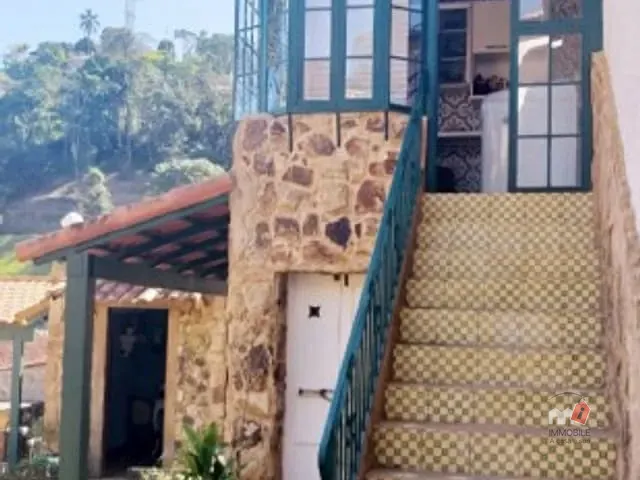 Casa com 880m² 5 quartos e 1 banheiro, à venda, no bairro Nogueira em Petrópolis