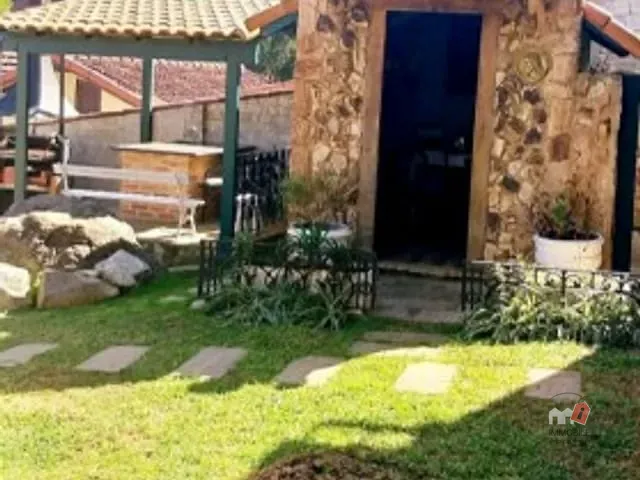 Casa com 880m² 5 quartos e 1 banheiro, à venda, no bairro Nogueira em Petrópolis