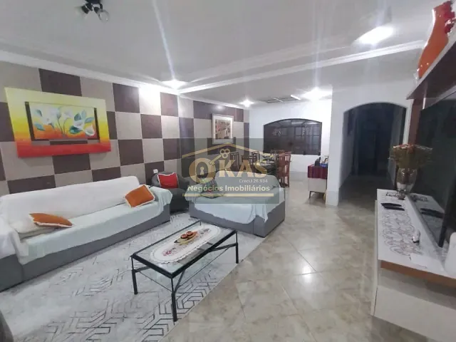 Casa com 250m² 4 quartos e 3 banheiros, à venda, no bairro Vila Mazza em Suzano