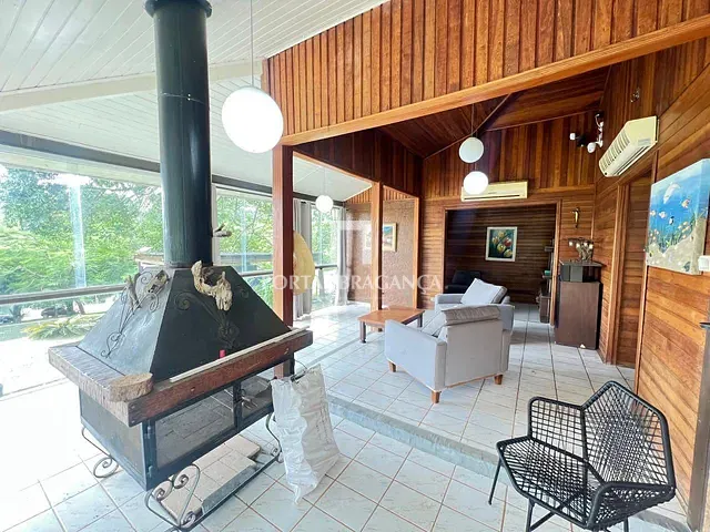 Casa com 1200m² 3 quartos e 4 banheiros, à venda, no bairro Serrinha em Bragança Paulista