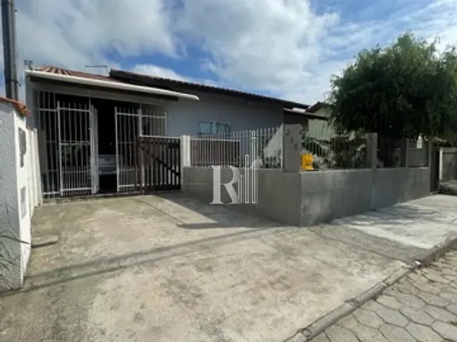 Casa 3 quartos e 2 banheiros, à venda ou para alugar, no bairro XV de Novembro em Tijucas