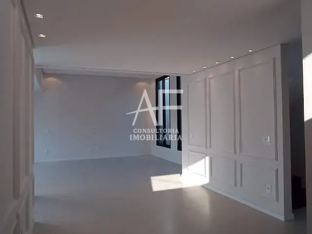Casa com 354m², à venda, no bairro Caminho Novo em Taubaté