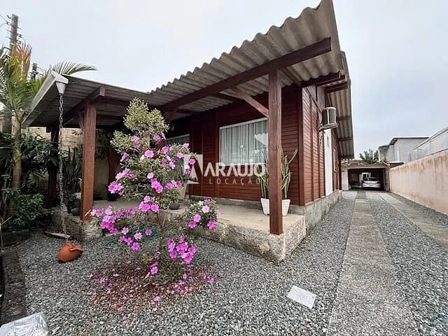 Casa 2 quartos e 2 banheiros, para alugar, no bairro São Vicente em Itajaí