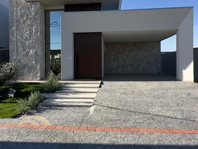 Casa com 242m² 3 quartos e 5 banheiros, à venda, no bairro Condomínio Lagoa Silvana - Parques do Vale em Caratinga