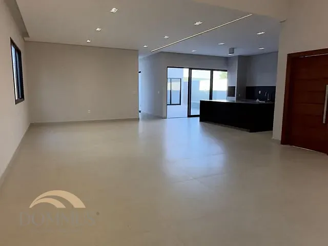 Casa com 242m² 3 quartos e 5 banheiros, à venda, no bairro Condomínio Lagoa Silvana - Parques do Vale em Caratinga