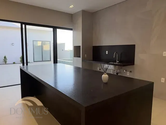 Casa com 242m² 3 quartos e 5 banheiros, à venda, no bairro Condomínio Lagoa Silvana - Parques do Vale em Caratinga