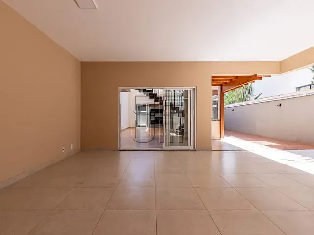 Casa com 580m² 6 quartos e 7 banheiros, à venda, no bairro Esperança em Londrina