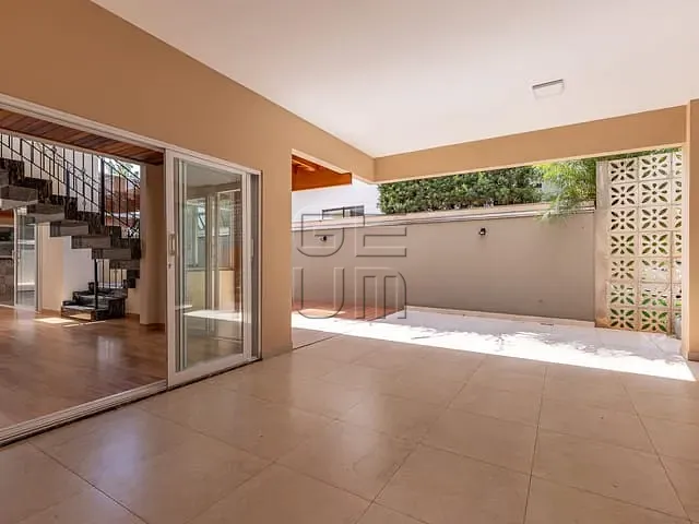 Casa com 580m² 6 quartos e 7 banheiros, à venda, no bairro Esperança em Londrina