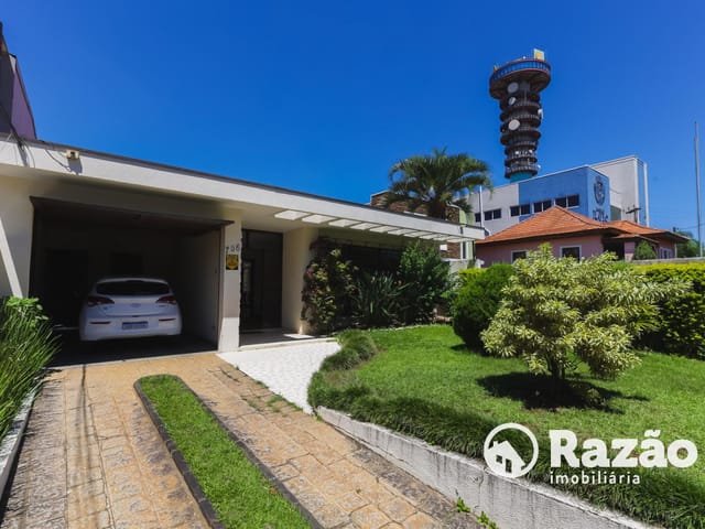 Casa com 495m² 6 quartos e 3 banheiros, à venda, no bairro Mercês em Curitiba