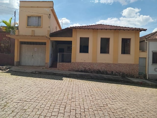 Casa com 426m² 2 quartos e 1 banheiro, à venda, no bairro CENTRO em Arcos