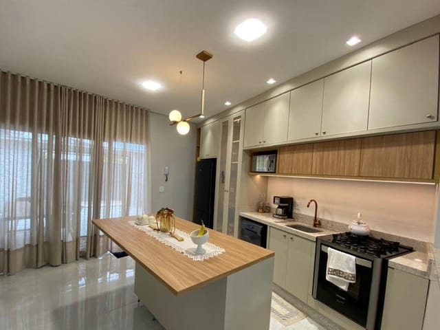 Casa 3 quartos e 2 banheiros, à venda, no bairro Aquarela Brasil Residencial em Sinop