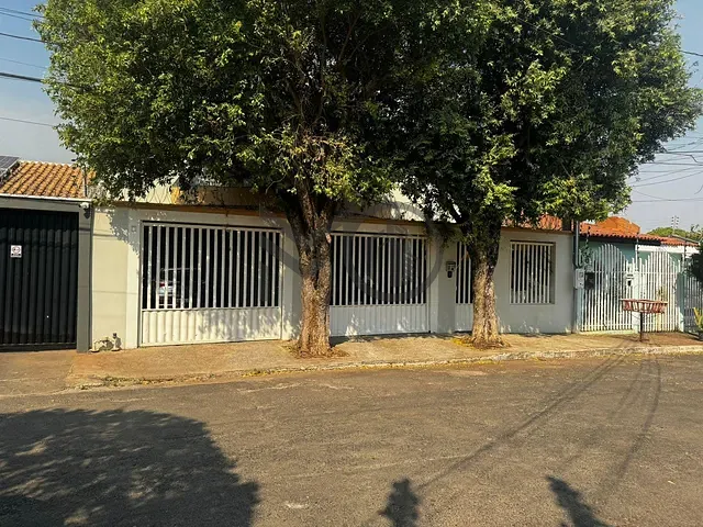 Casa com 360m² 4 quartos e 5 banheiros, à venda, no bairro Morada do Ouro em Cuiabá