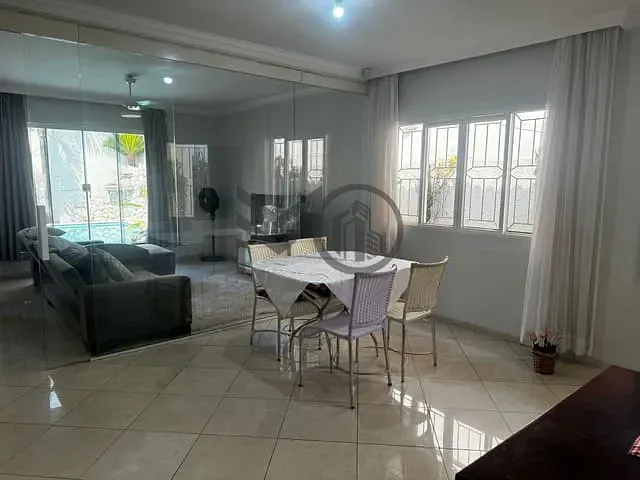 Casa com 360m² 4 quartos e 5 banheiros, à venda, no bairro Morada do Ouro em Cuiabá