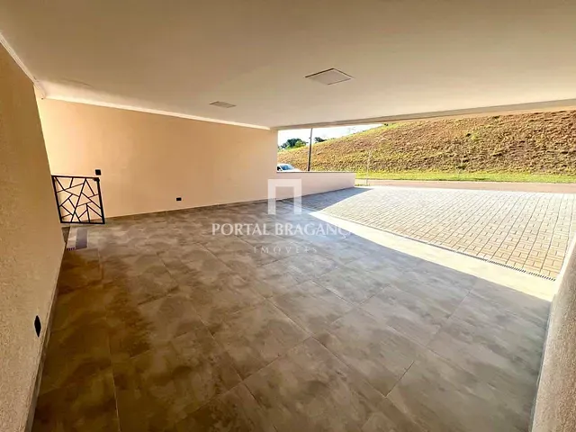 Casa com 600m² 5 quartos e 7 banheiros, à venda, no bairro Condomínio Terras de Santa Cruz em Bragança Paulista