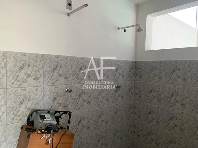 Casa com 1000m² 4 quartos e 5 banheiros, à venda ou para alugar, no bairro Santana em Pindamonhangaba