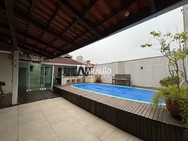 Casa 3 quartos e 2 banheiros, para alugar, no bairro Murta em Itajaí