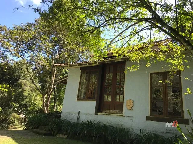 Casa com 1000m², à venda, no bairro Duarte Silveira em Petrópolis