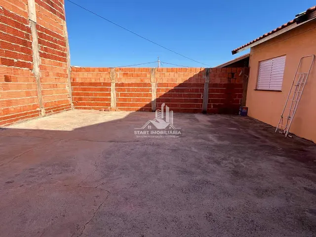 Casa 2 quartos e 1 banheiro, para alugar, no bairro Conjunto Habitacional Martini em Pederneiras