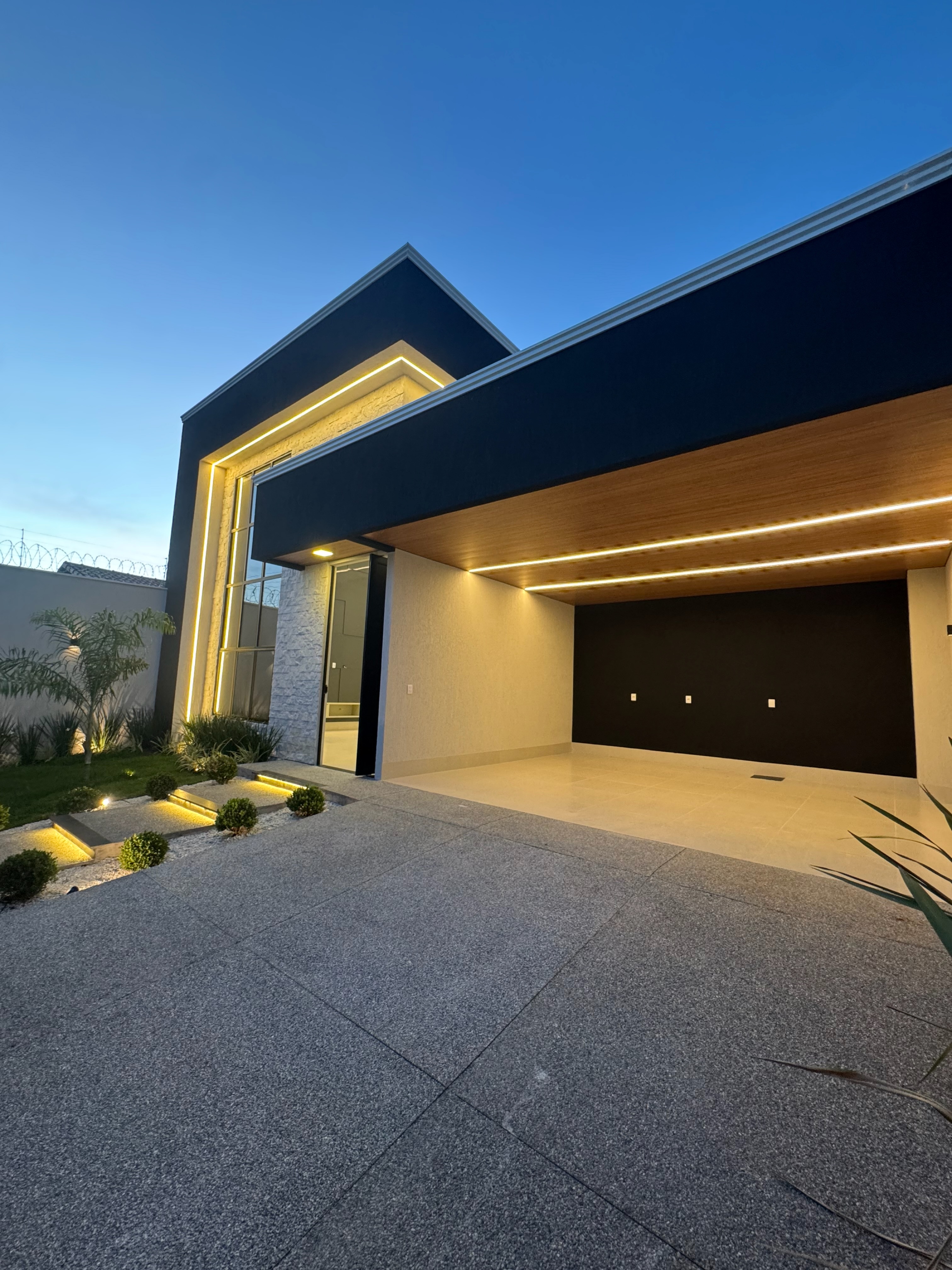 Casa à venda, 3 suites plenas, 205m² de construção, Cidade Satélite São Luiz, Aparecida de Goiânia, GO