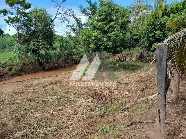 Casa 3 quartos e 2 banheiros, à venda, no bairro Gravtá em Araçuaí