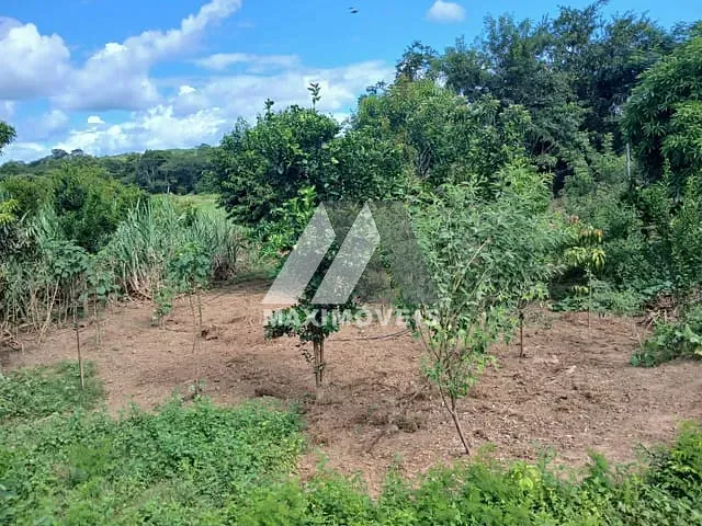 Casa 3 quartos e 2 banheiros, à venda, no bairro Gravtá em Araçuaí