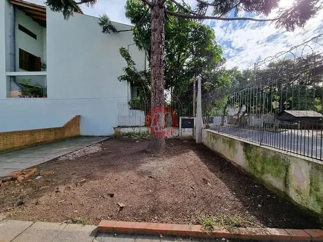 Casa com 311m², para alugar, no bairro Jardim Botânico em Porto Alegre