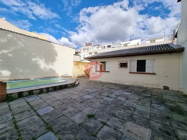 Casa com 311m², para alugar, no bairro Jardim Botânico em Porto Alegre