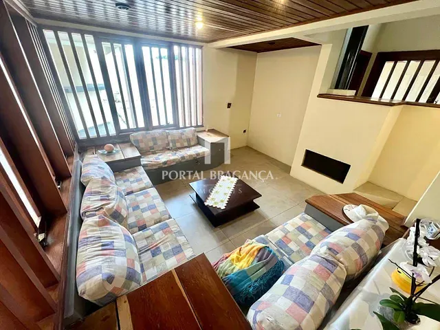 Casa com 300m² 5 quartos e 3 banheiros, à venda, no bairro Jardim Europa em Bragança Paulista
