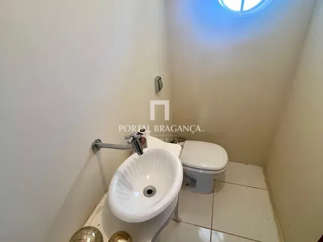 Casa com 300m² 5 quartos e 3 banheiros, à venda, no bairro Jardim Europa em Bragança Paulista