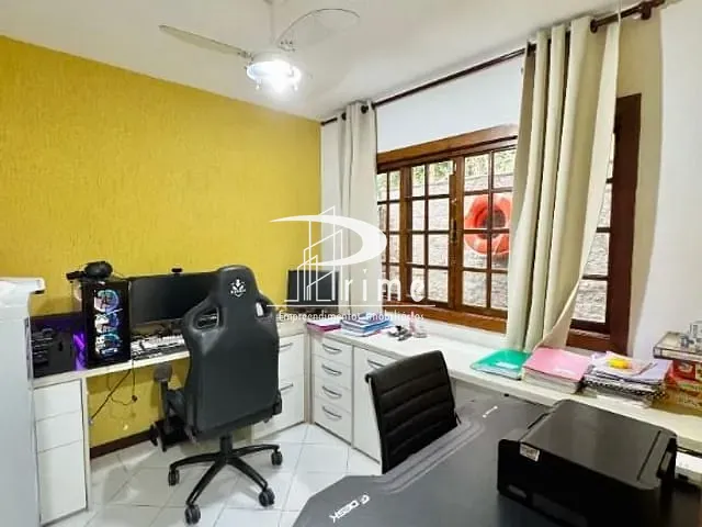 Casa com 560m² 4 quartos e 3 banheiros, para alugar, no bairro Serra Grande em Niterói