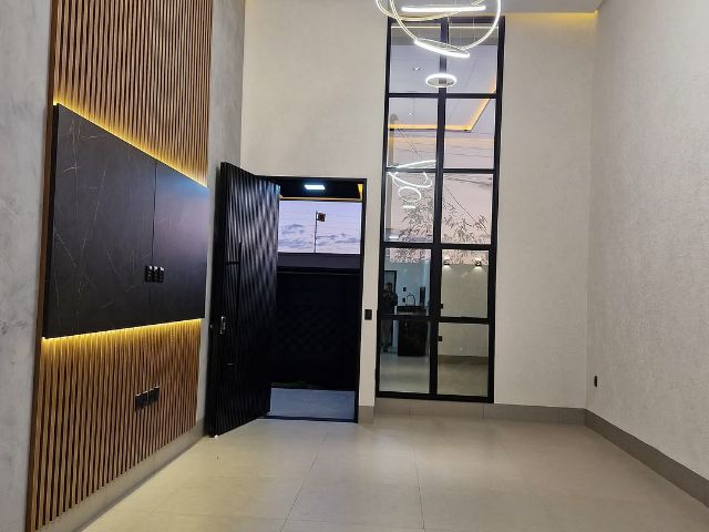 Casa com 360m² 4 quartos e 5 banheiros, à venda, no bairro Moinho dos Ventos em Goiânia