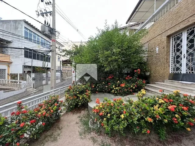 Casa com 338m² 4 quartos e 2 banheiros, à venda, no bairro Icaraí em Niterói