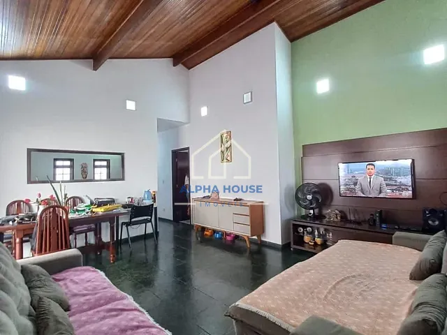 Casa com 375m² 3 quartos e 2 banheiros, à venda, no bairro Vila Resende em Caçapava