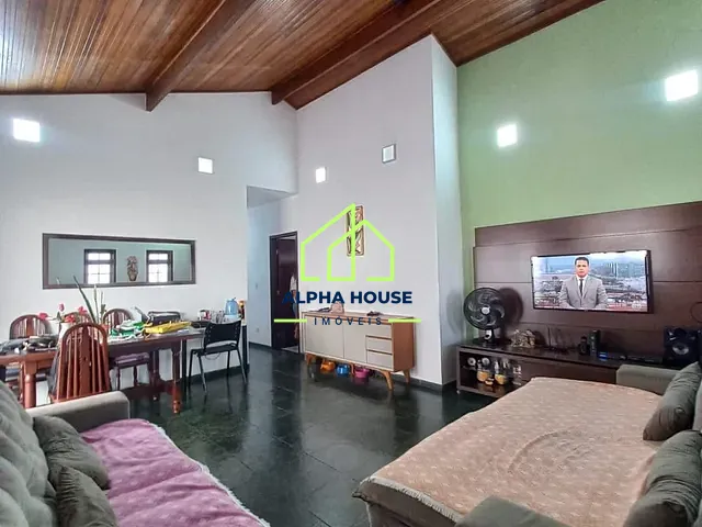 Casa com 375m² 3 quartos e 2 banheiros, à venda, no bairro Vila Resende em Caçapava