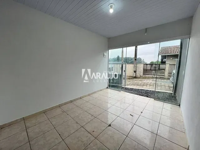 Casa 2 quartos e 1 banheiro, para alugar, no bairro Pocinho em Ilhota