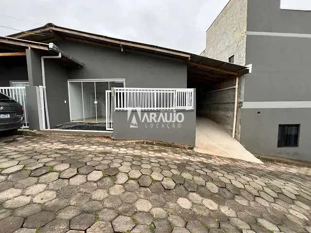 Casa 2 quartos e 1 banheiro, para alugar, no bairro Pocinho em Ilhota