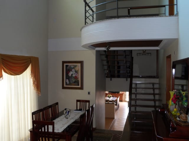 Casa com 561m² 4 quartos e 5 banheiros, à venda, no bairro Jardim Carvalho em Ponta Grossa