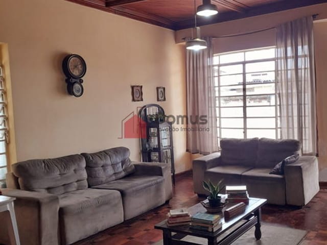 Casa com 460m², à venda, no bairro Centro em Pindamonhangaba