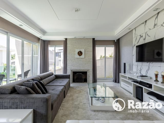 Casa com 632m² 4 quartos e 3 banheiros, à venda, no bairro Mossunguê em Curitiba