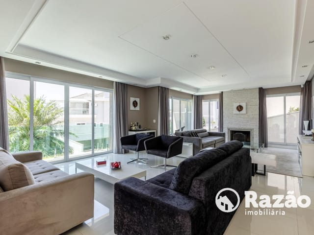 Casa com 632m² 4 quartos e 3 banheiros, à venda, no bairro Mossunguê em Curitiba