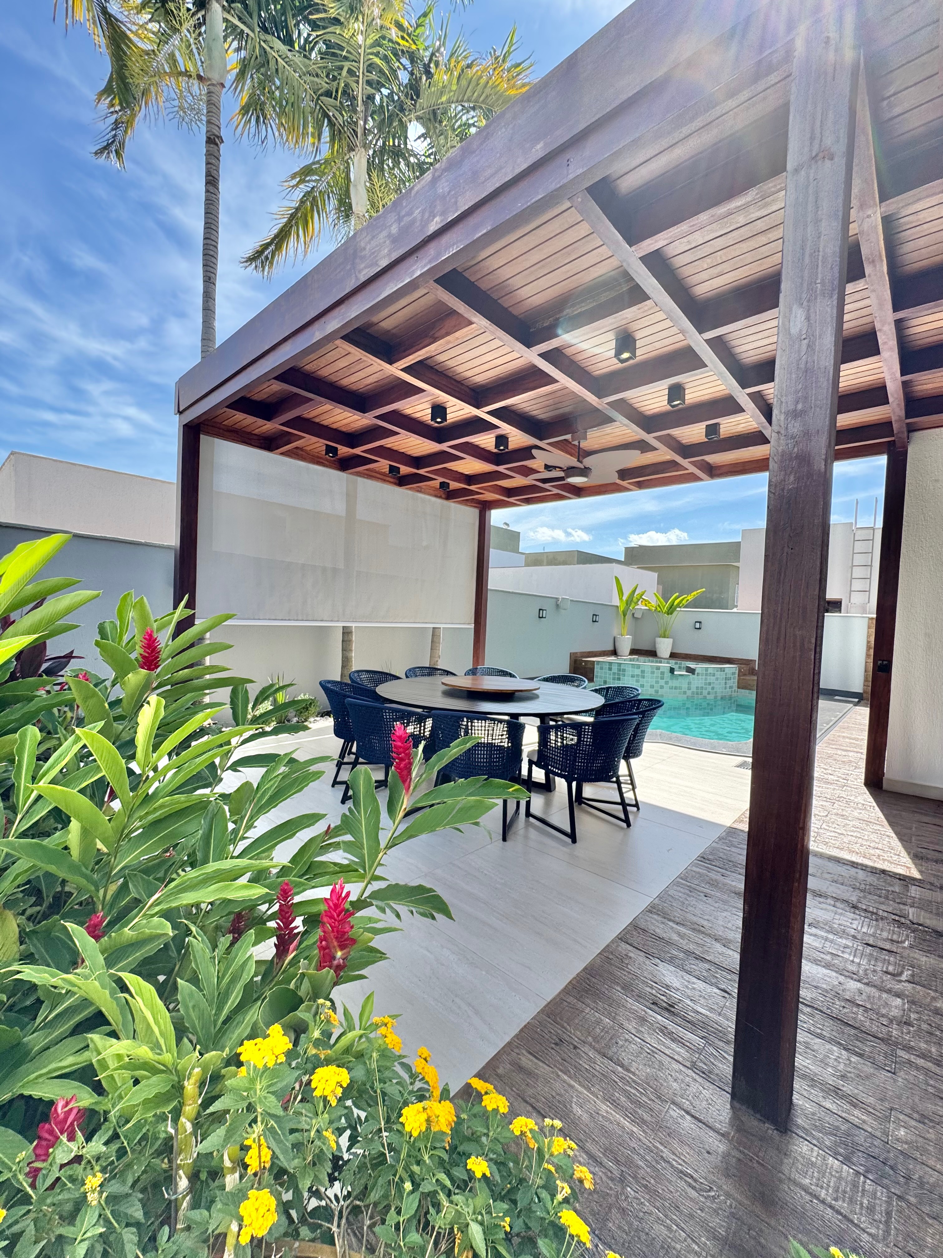 Sobrado mobiliado à venda com 356,26 m2, 3 suítes, no Jardins Atenas, Goiânia, GO