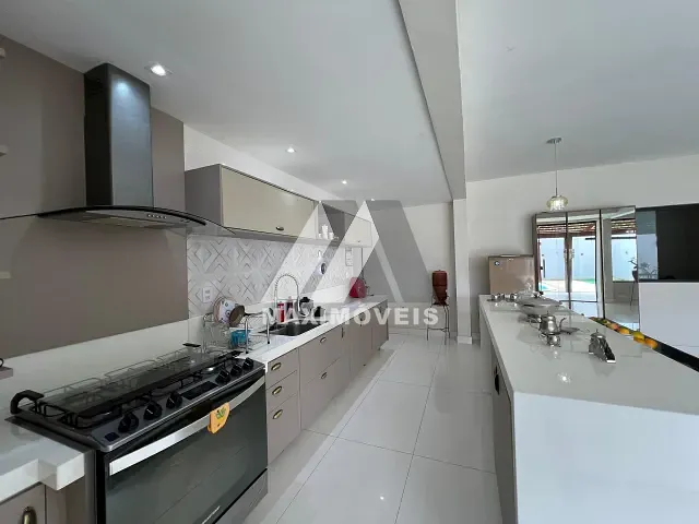 Casa 2 quartos e 2 banheiros, à venda, no bairro São Francisco em Araçuaí