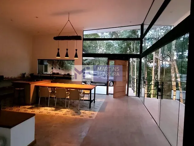 Casa 3 quartos e 5 banheiros, à venda, no bairro Araras em Petrópolis