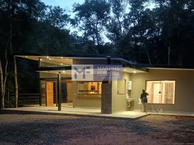 Casa 3 quartos e 5 banheiros, à venda, no bairro Araras em Petrópolis