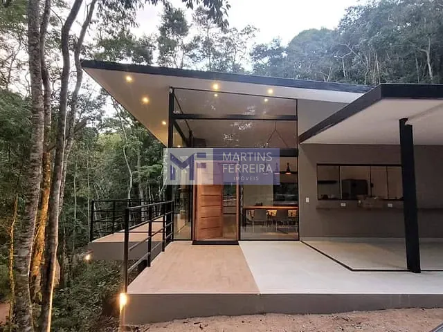 Casa 3 quartos e 5 banheiros, à venda, no bairro Araras em Petrópolis