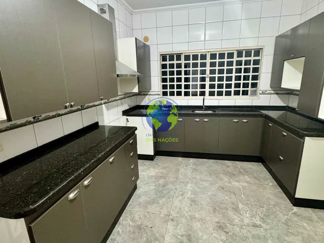 Casa com 460m² 5 quartos e 2 banheiros, à venda, no bairro Bosque da Saúde em Cuiabá