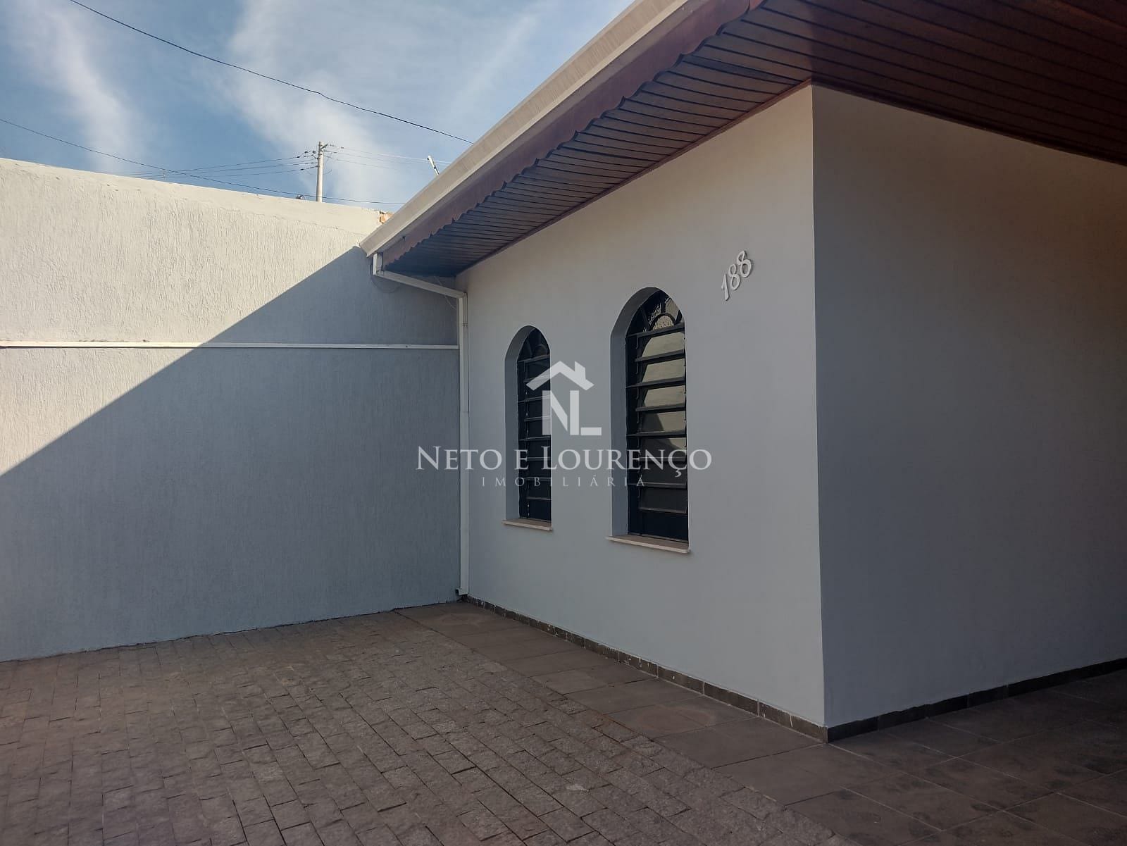Casa à venda com 3 quartos, 144m² - Foto 1