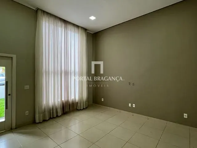 Casa com 300m² 3 quartos e 4 banheiros, à venda ou para alugar, no bairro Condomínio Residencial Mirante de Bragança em Bragança Paulista